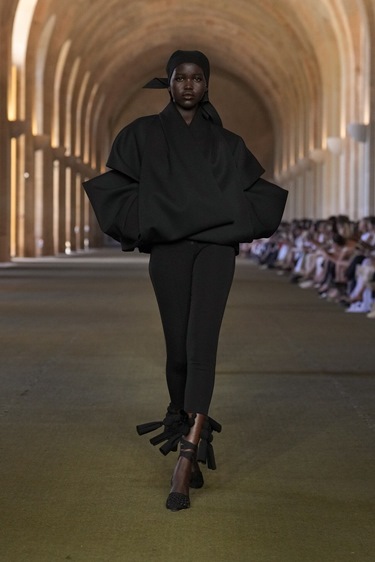 الريف الفرنسي بلمسات معاصرة في مجموعة Jacquemus ربيع 2026